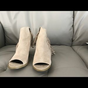 Wedge suede peep toe shoe